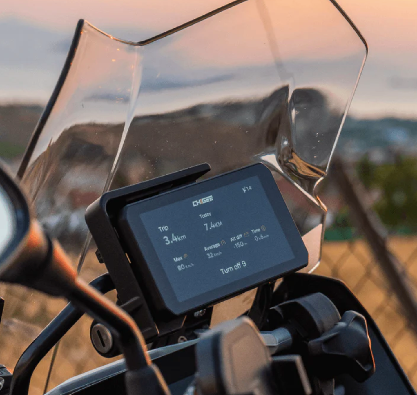 Shows Chigee AIO-5 Play for BMW Smart Digital Display mounted on a BMW Cradle