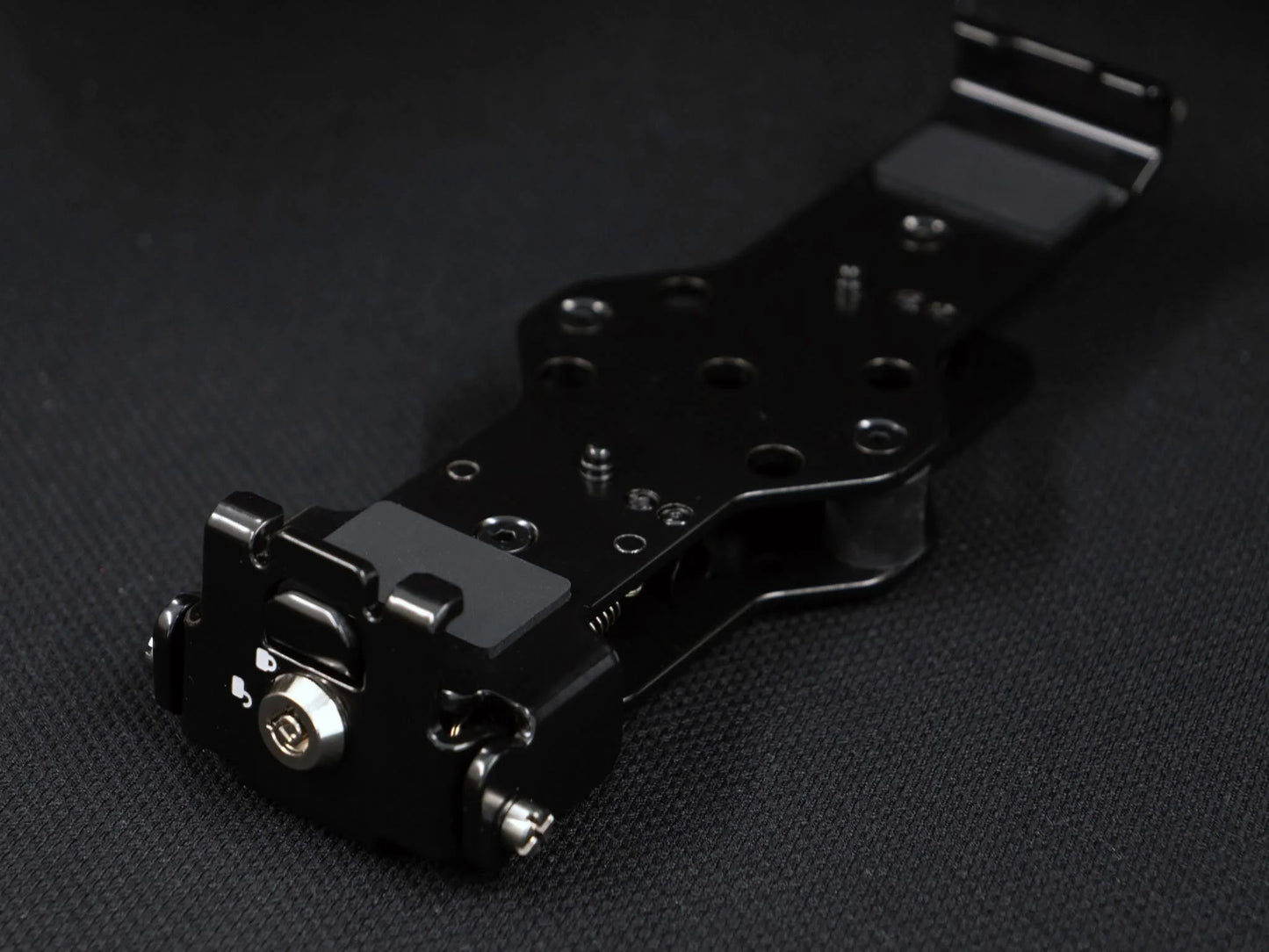 Shows the holder of NOR7E with lock on the right side.