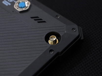 Shows GPS-Antenna and LORA Connectors on NOR7 Device.