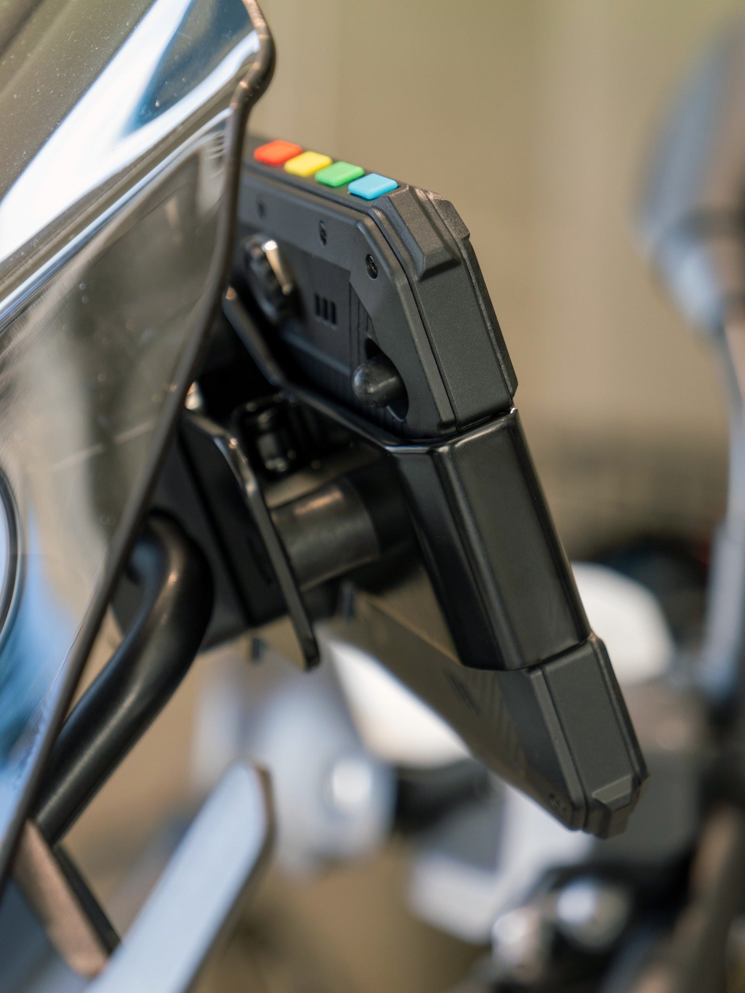 Shows part of the NOR7E Holder and the NOR7E device.